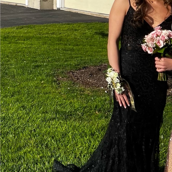 Prom dress, black, size 6, with train. - Picture 2 of 5
